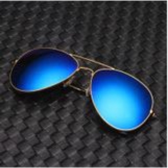 🛑🛑SOLD!!💙Icy Blue Mirrored Aviators! - Picture 5 of 7